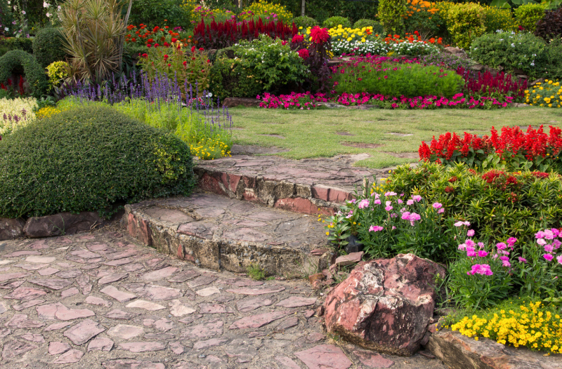Jak urządzić ogródek? – 5 kroków do idealnego wiosennego ogrodu